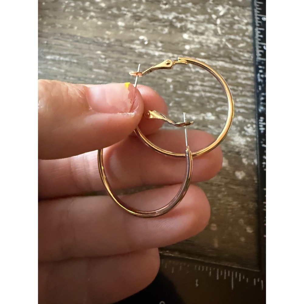 Lot of 10 Pairs Gold Tone Hoop Earrings Medium 1.25 Inch Latch Back High Polish